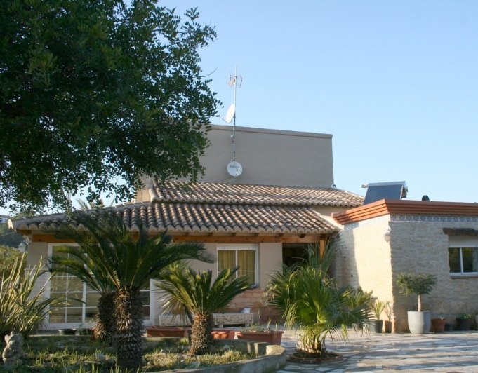 Villa de 4 habitaciones y estilo rústico en Pedreguer