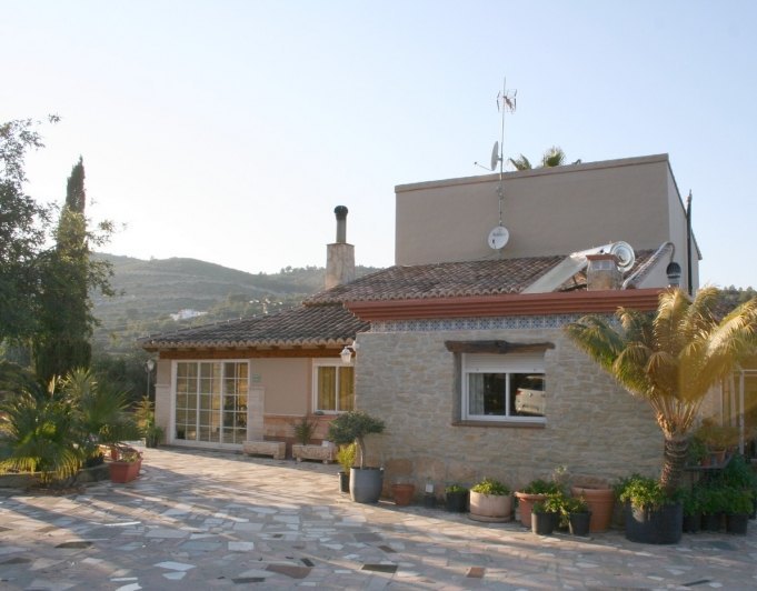 Villa de 4 habitaciones y estilo rústico en Pedreguer
