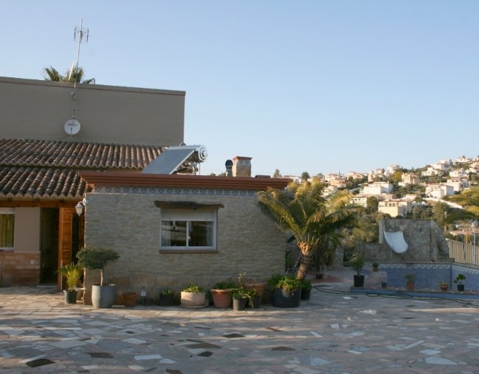 Villa de 4 habitaciones y estilo rústico en Pedreguer