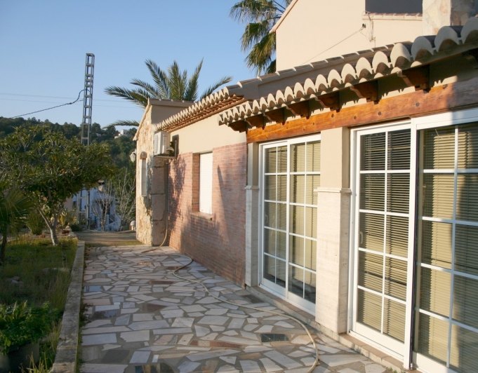 Villa de 4 habitaciones y estilo rústico en Pedreguer