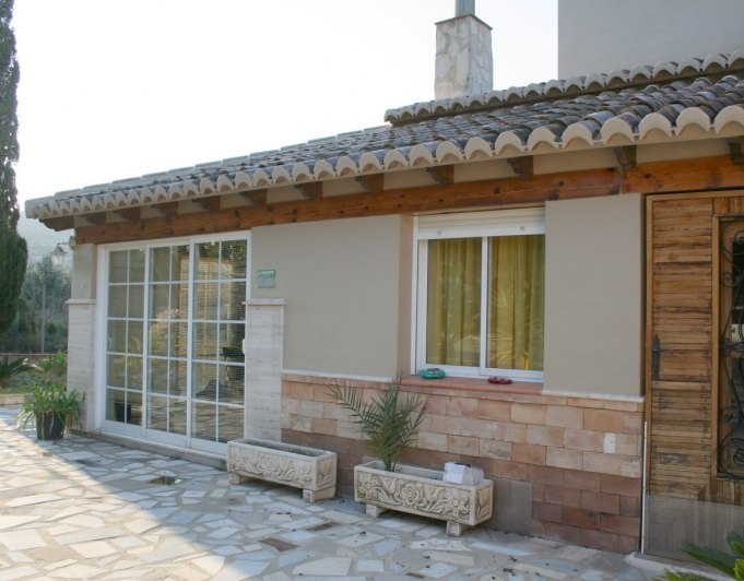 Villa de 4 habitaciones y estilo rústico en Pedreguer