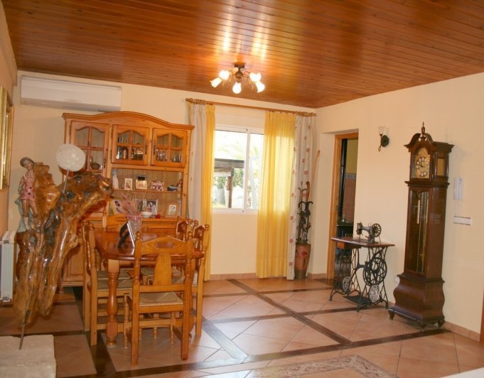 Villa de 4 habitaciones y estilo rústico en Pedreguer