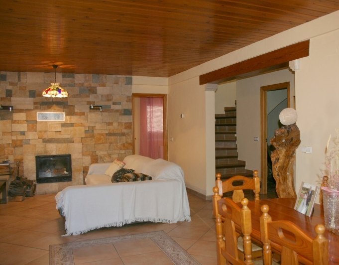Villa de 4 habitaciones y estilo rústico en Pedreguer