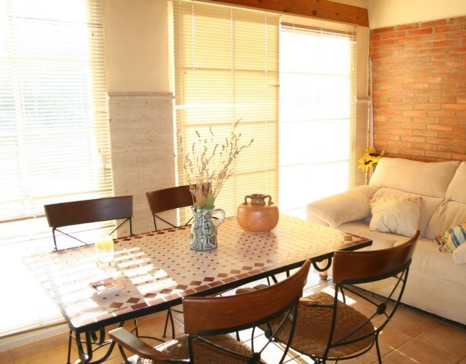 Villa de 4 habitaciones y estilo rústico en Pedreguer
