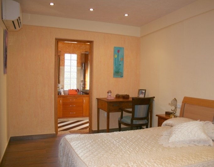 Villa de 4 habitaciones y estilo rústico en Pedreguer