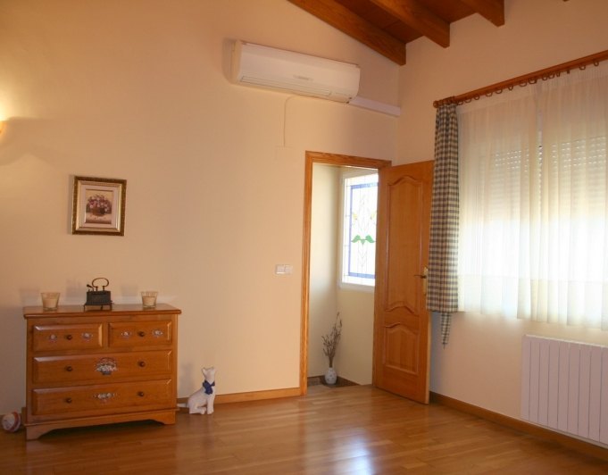 Villa de 4 habitaciones y estilo rústico en Pedreguer