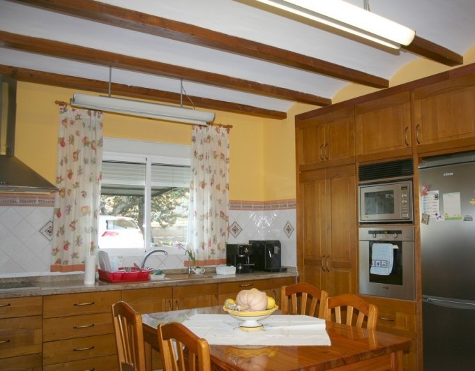 Villa de 4 habitaciones y estilo rústico en Pedreguer
