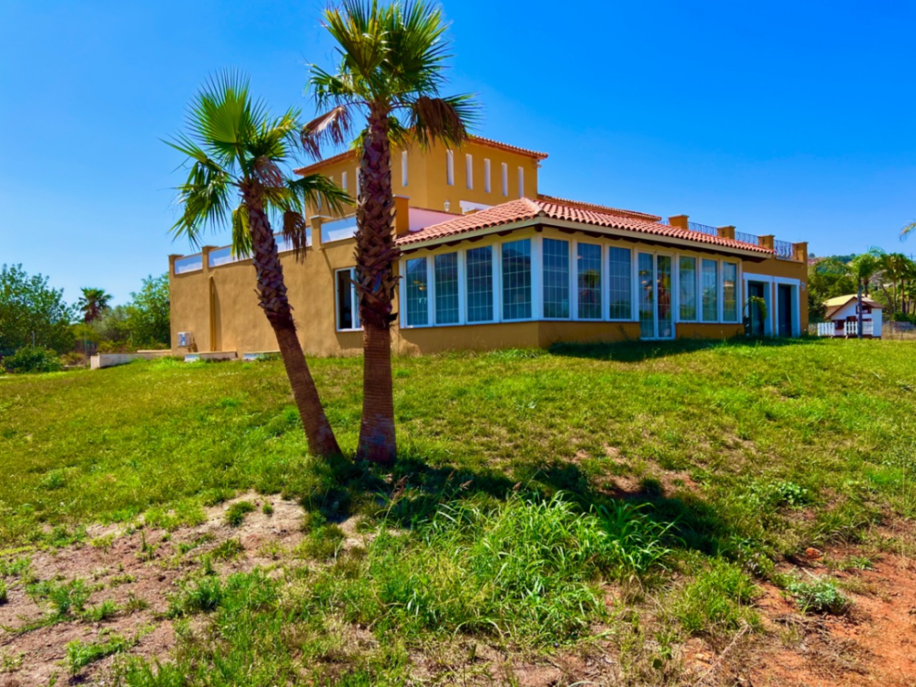 Chalet / Finca con más de 8.100 m² de terreno plano en entorno natural protegido cerca de Dénia