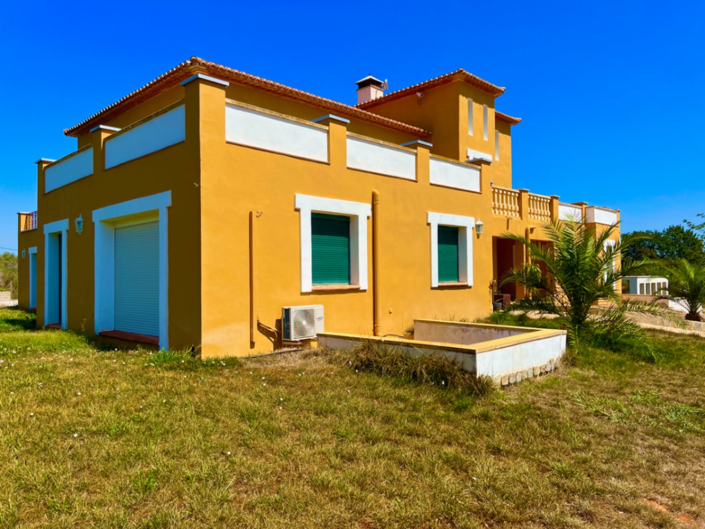 Chalet / Finca con más de 8.100 m² de terreno plano en entorno natural protegido cerca de Dénia
