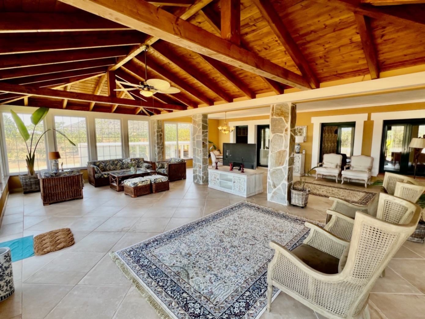 Chalet / Finca con más de 8.100 m² de terreno plano en entorno natural protegido cerca de Dénia