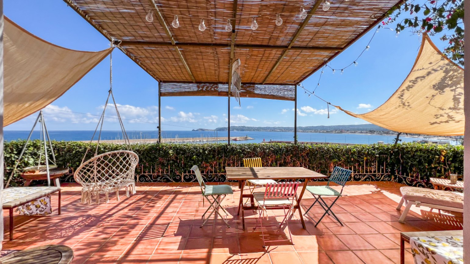 Una joya con vistas panorámicas en primera línea de puerto