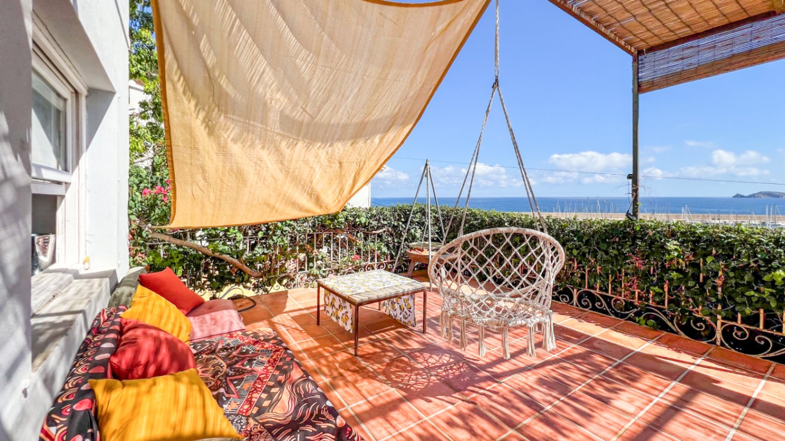 Una joya con vistas panorámicas en primera línea de puerto