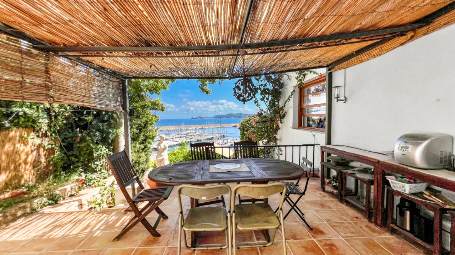 Una joya con vistas panorámicas en primera línea de puerto