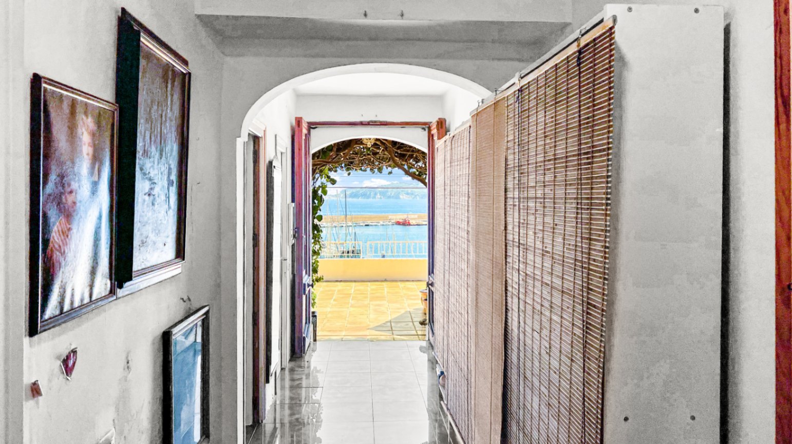 Una joya con vistas panorámicas en primera línea de puerto