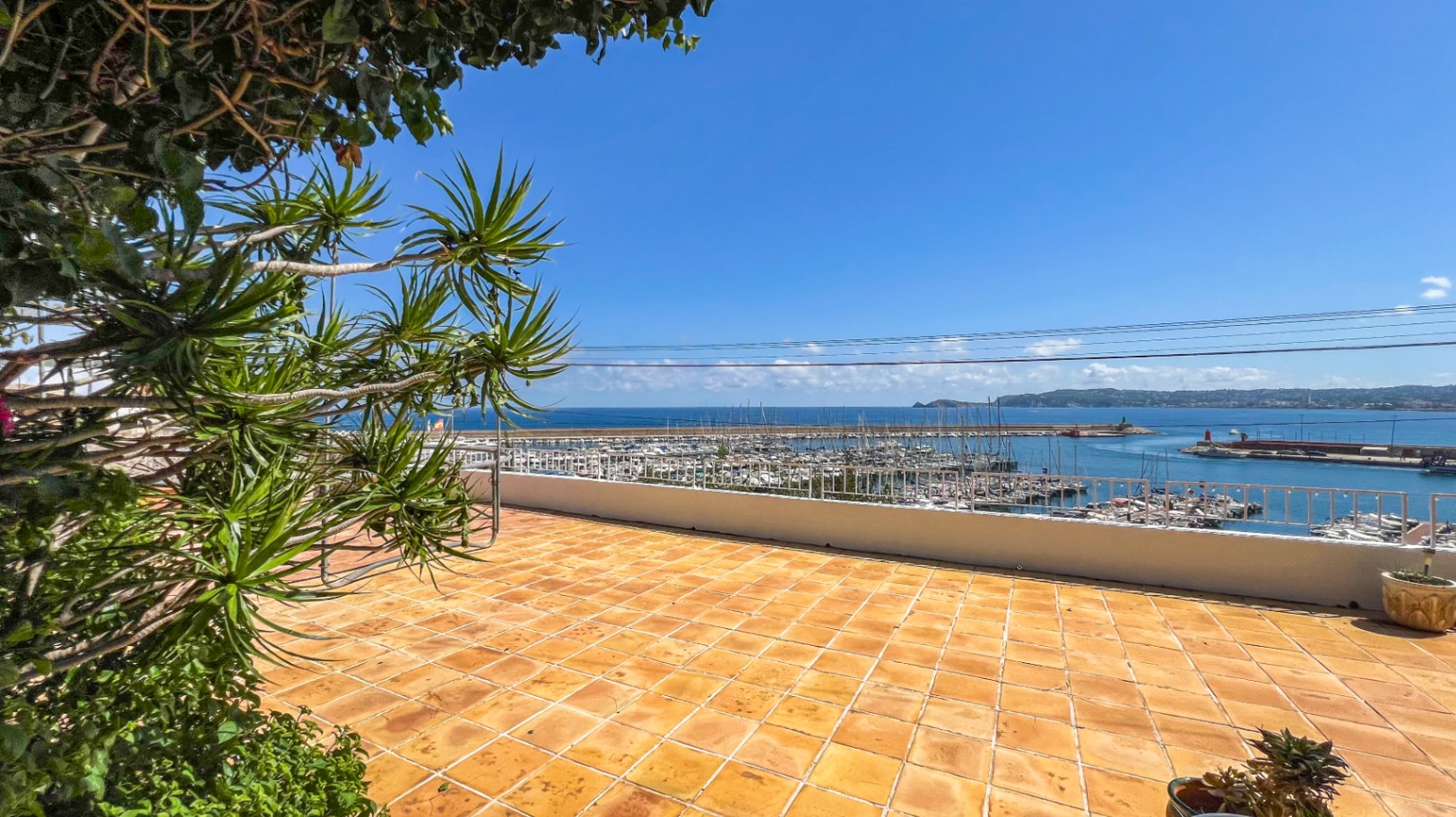 Una joya con vistas panorámicas en primera línea de puerto