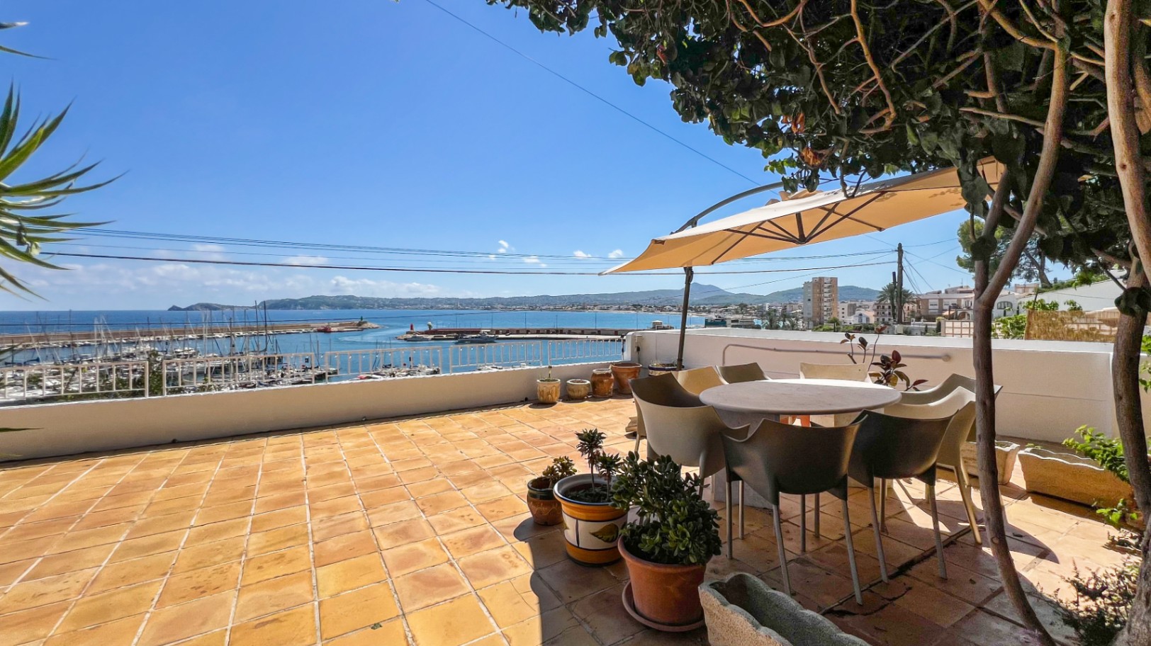 Una joya con vistas panorámicas en primera línea de puerto