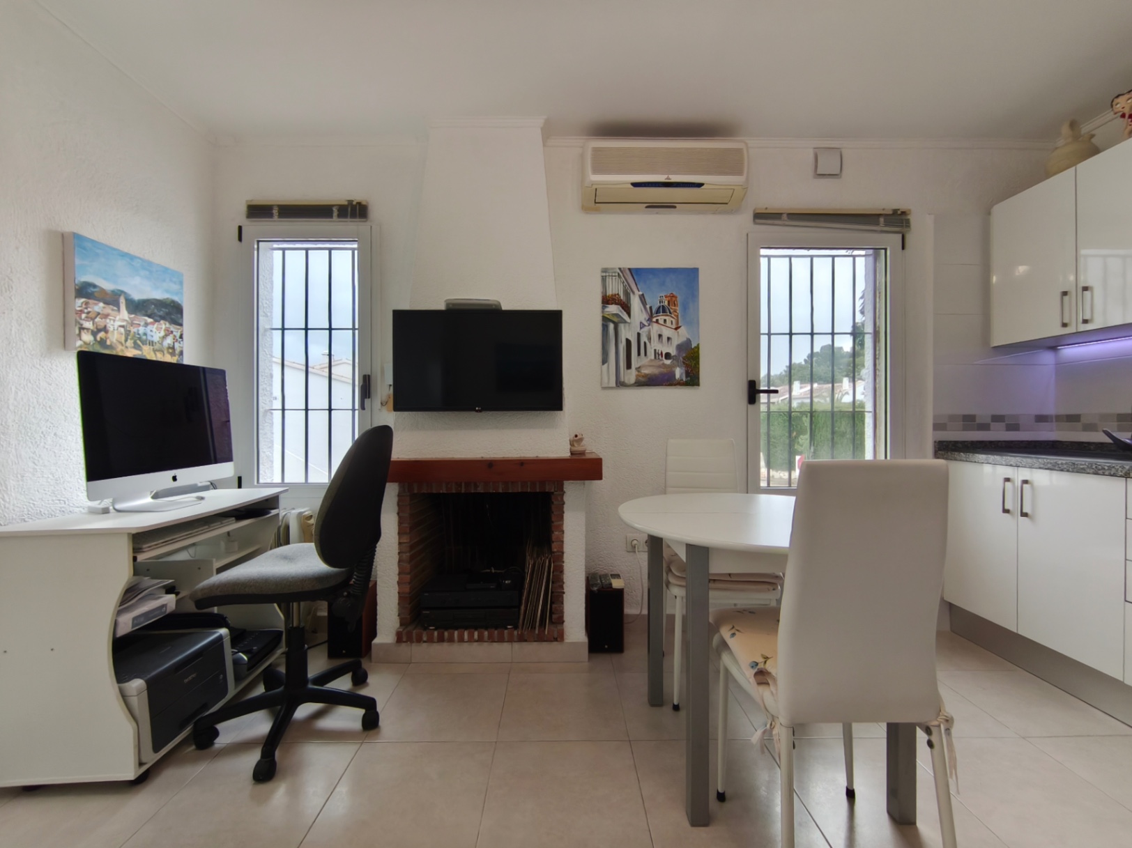Apartamento de un dormitorio con parking y piscina en La Sella
