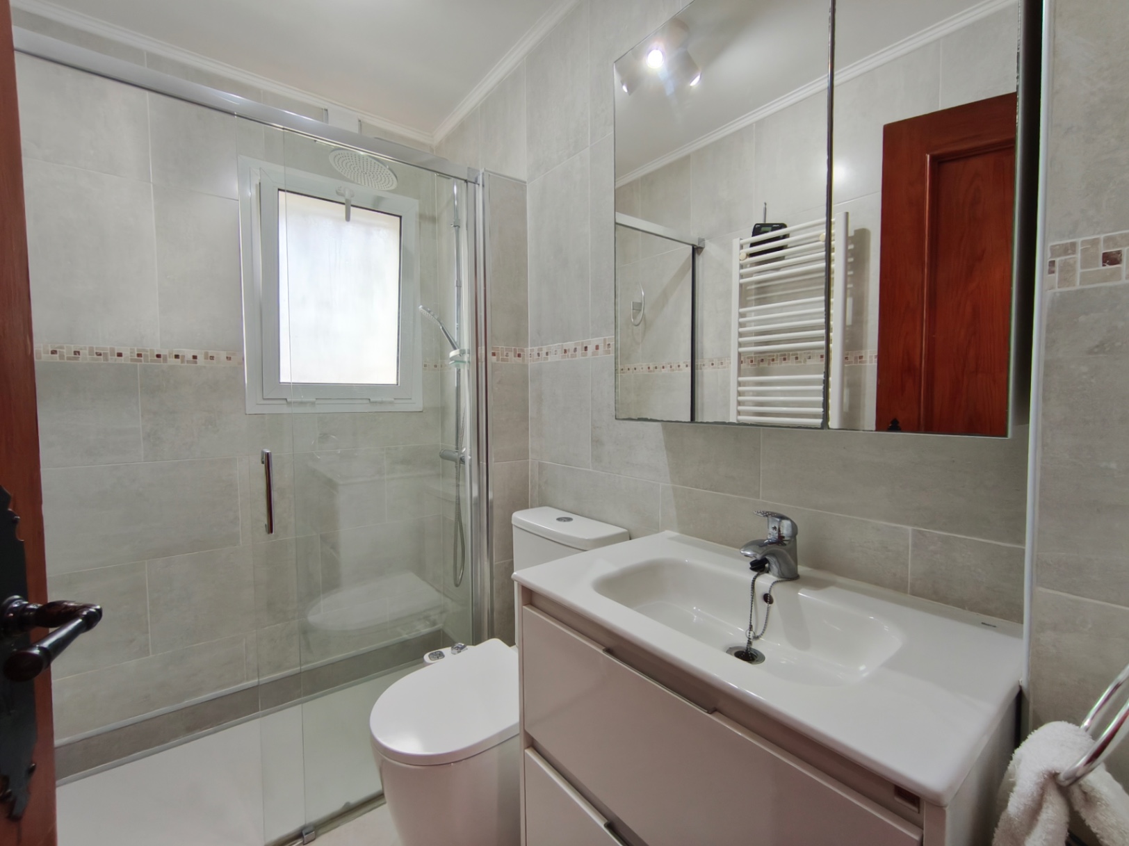 Apartamento de un dormitorio con parking y piscina en La Sella