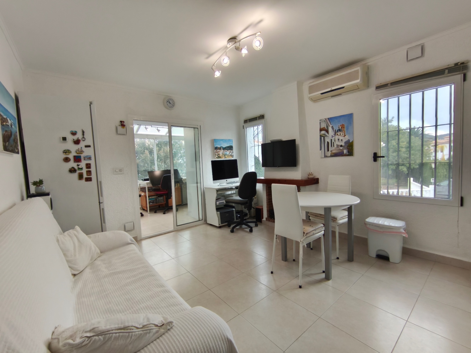 Apartamento de un dormitorio con parking y piscina en La Sella