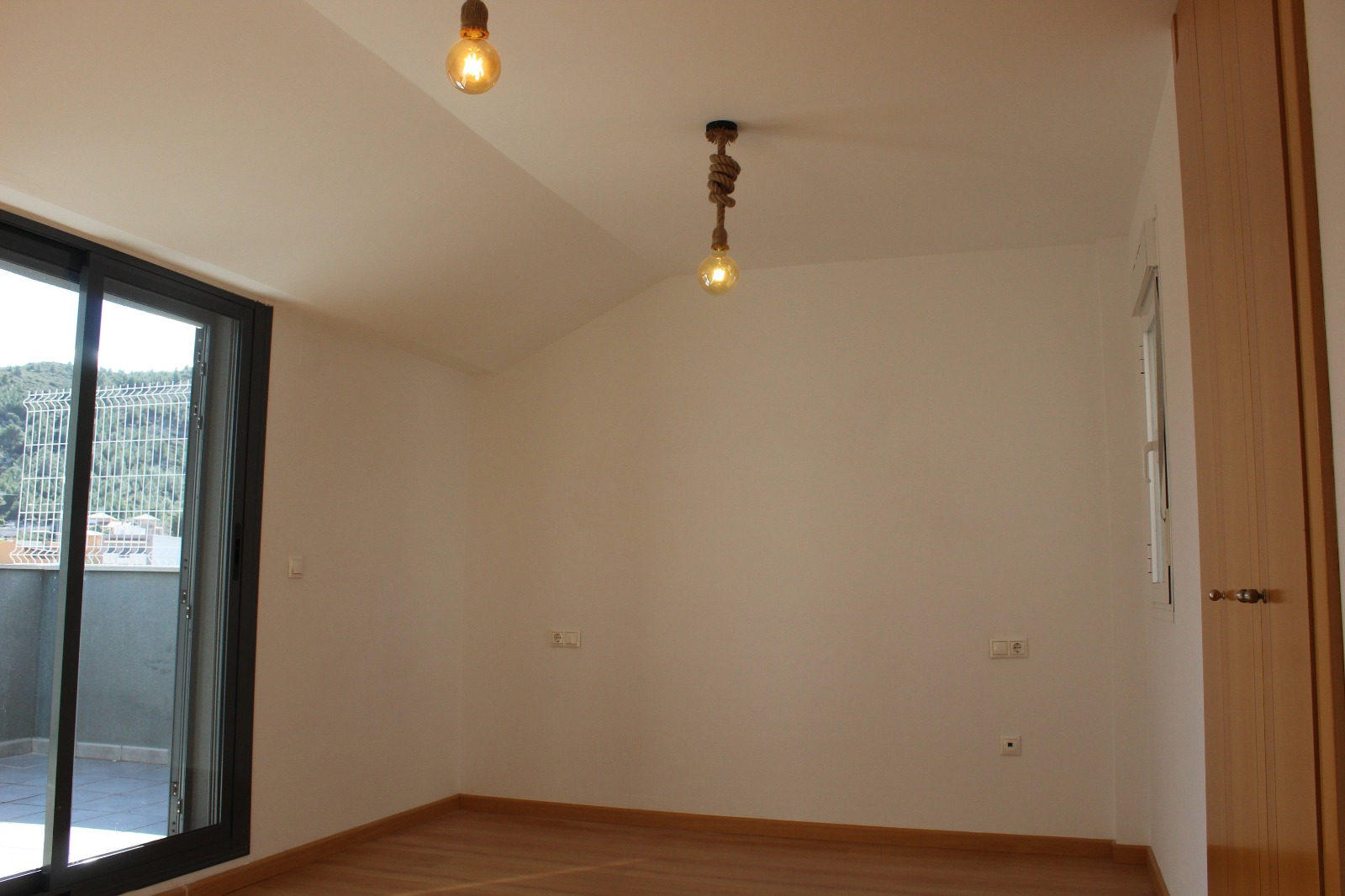 Ático dúplex con terraza en Pedreguer
