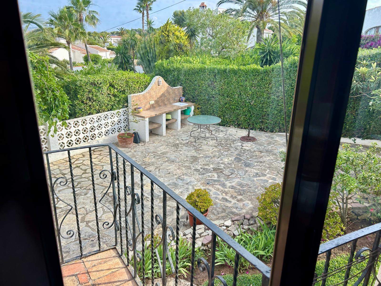 Traditionele mediterrane villa met uitzicht op de Montgó