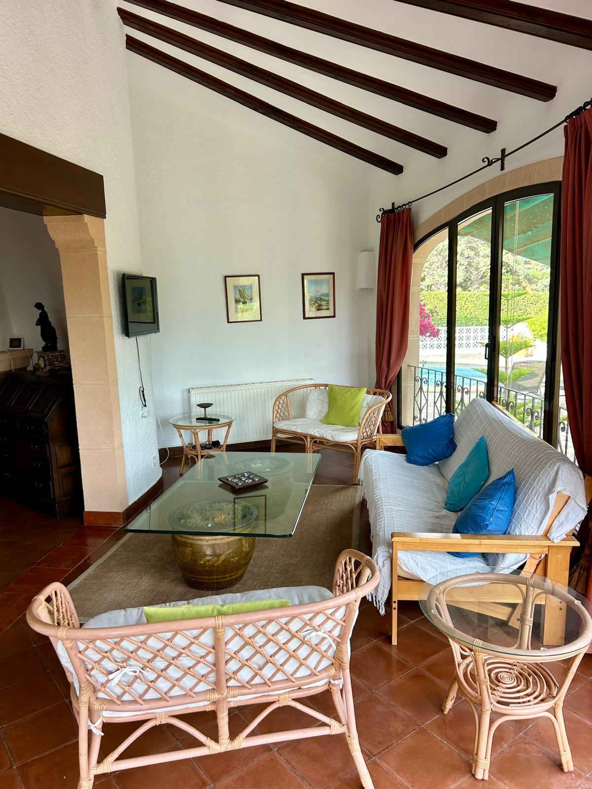 Traditionele mediterrane villa met uitzicht op de Montgó
