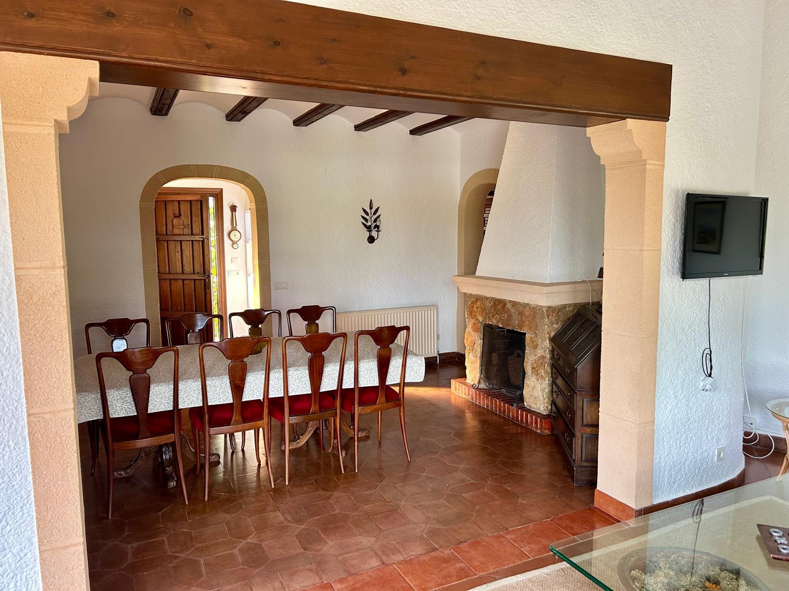 Traditionele mediterrane villa met uitzicht op de Montgó