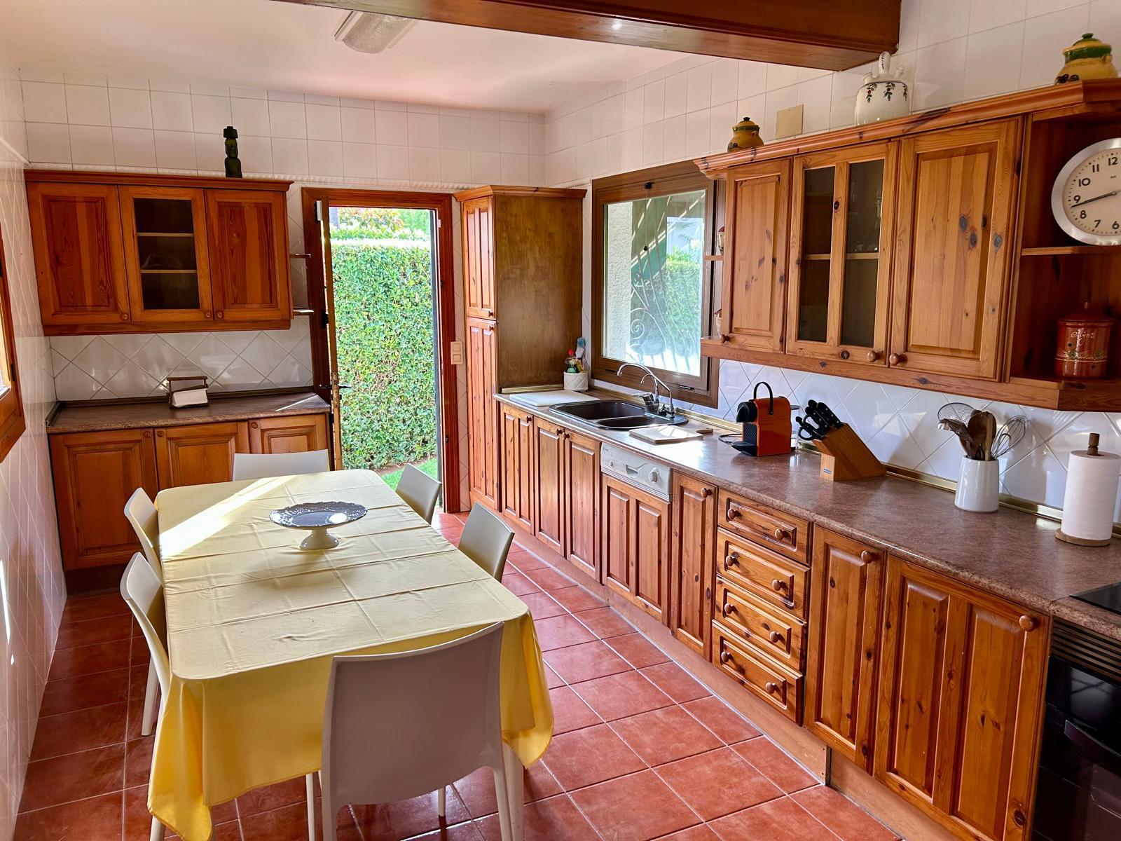 Traditionele mediterrane villa met uitzicht op de Montgó