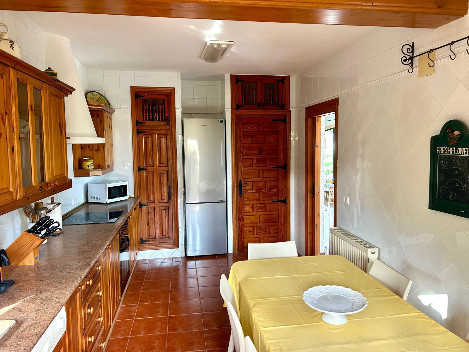 Traditionele mediterrane villa met uitzicht op de Montgó