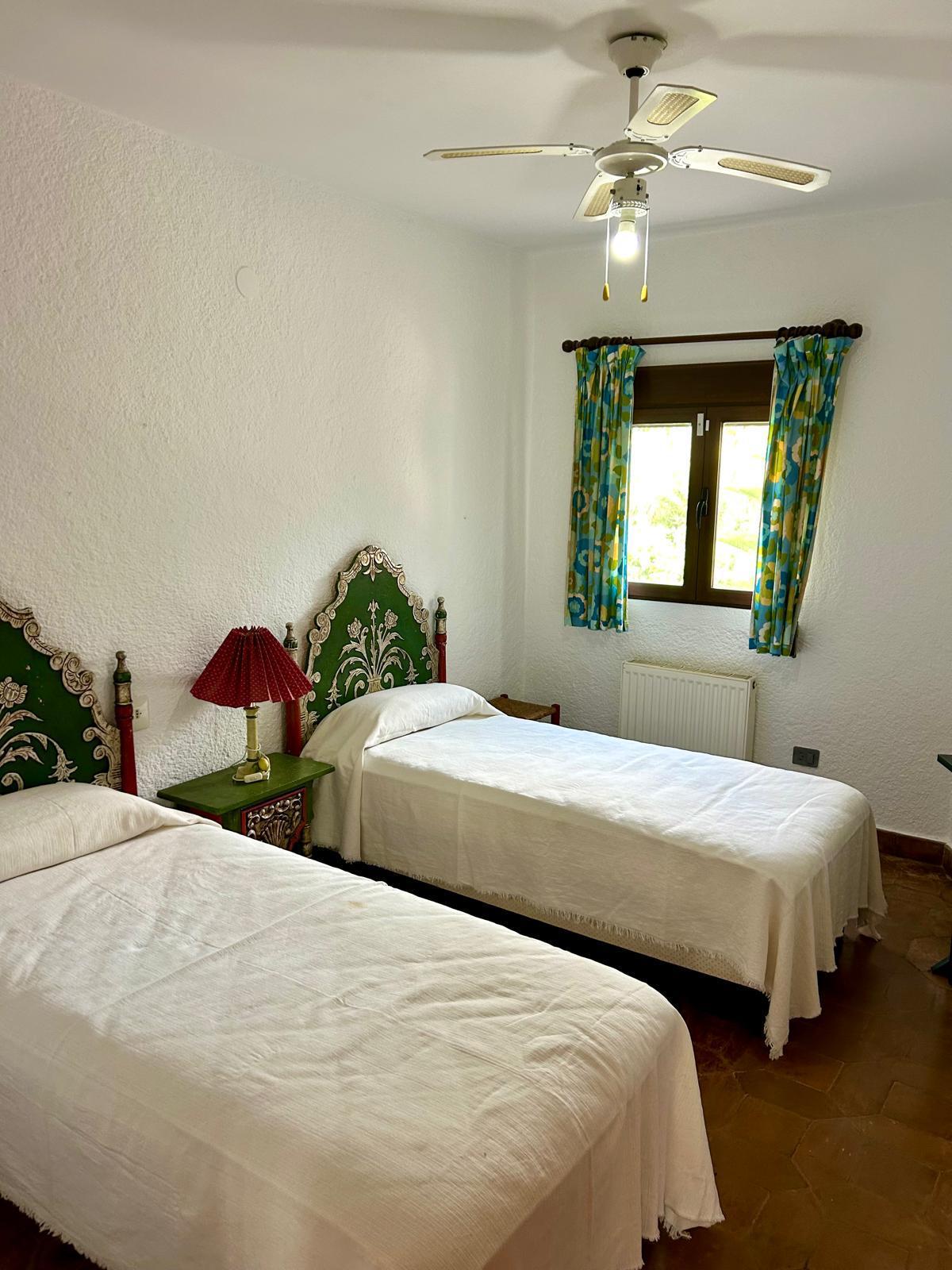 Traditionele mediterrane villa met uitzicht op de Montgó