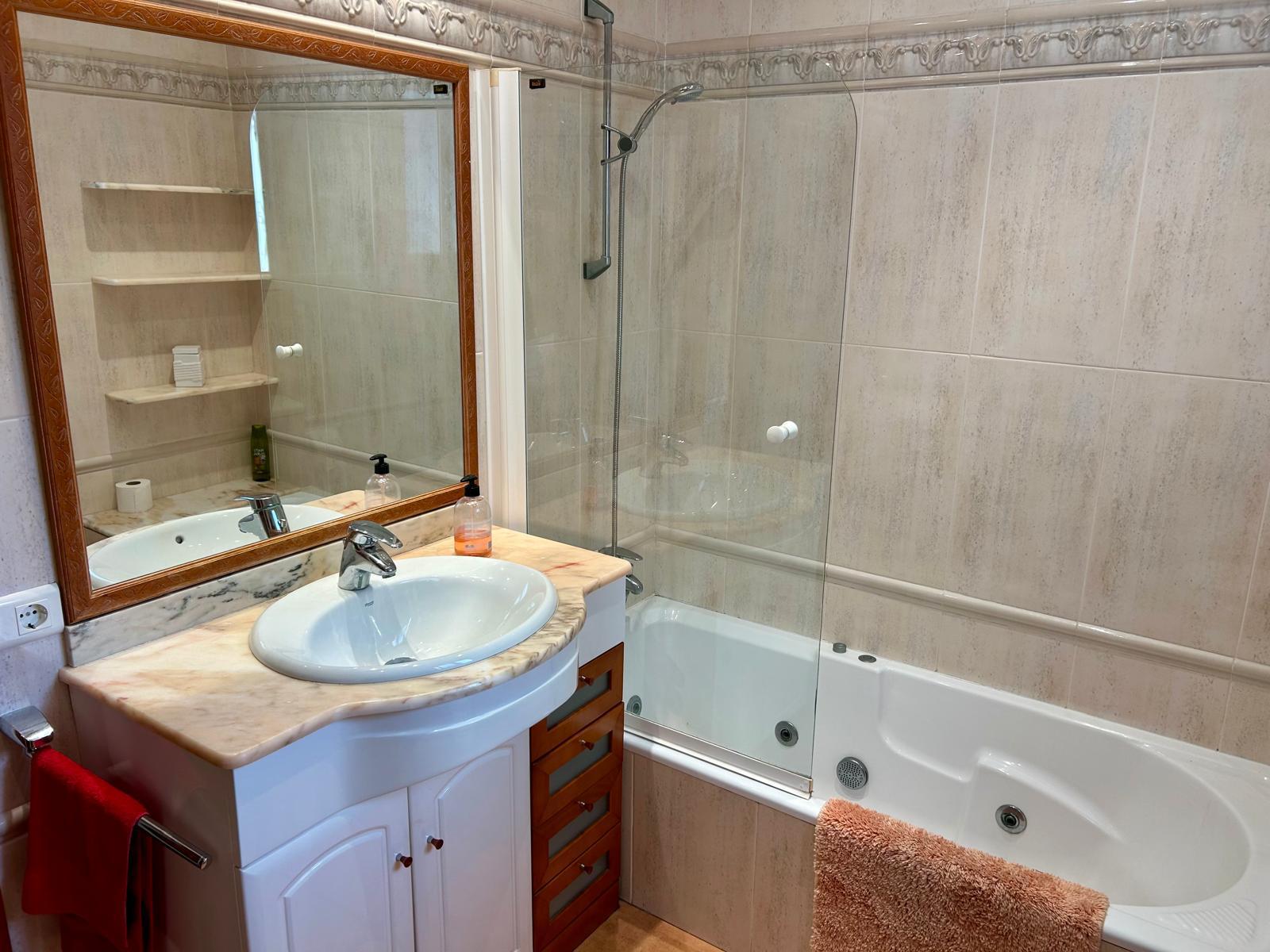 Traditionele mediterrane villa met uitzicht op de Montgó