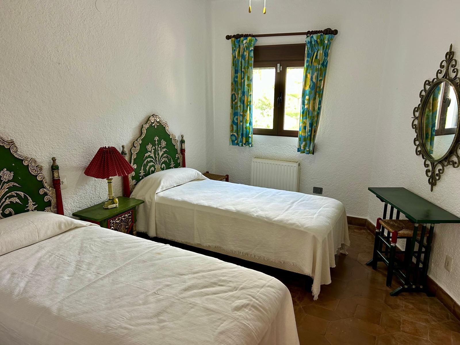Traditionele mediterrane villa met uitzicht op de Montgó