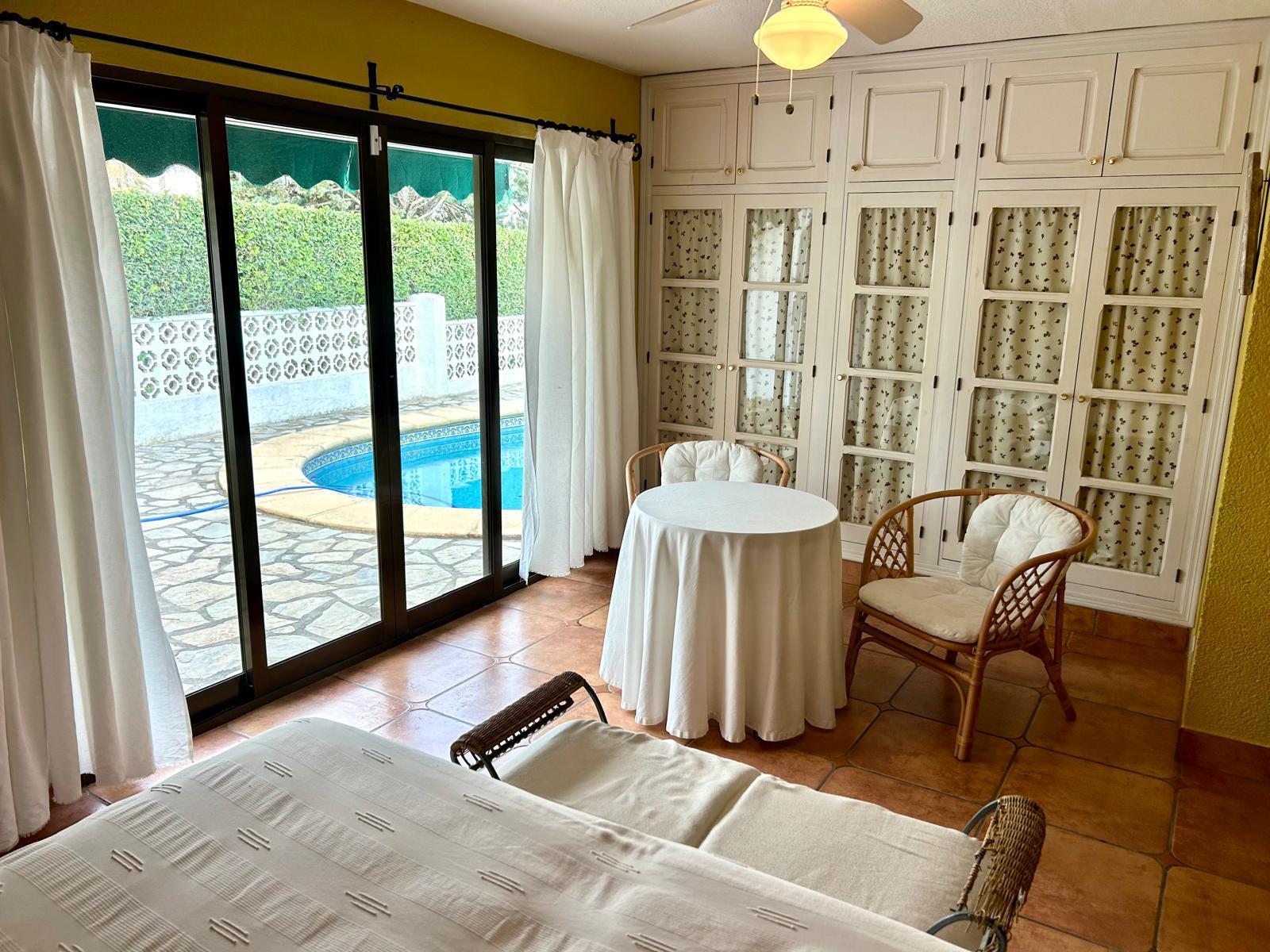 Traditionele mediterrane villa met uitzicht op de Montgó