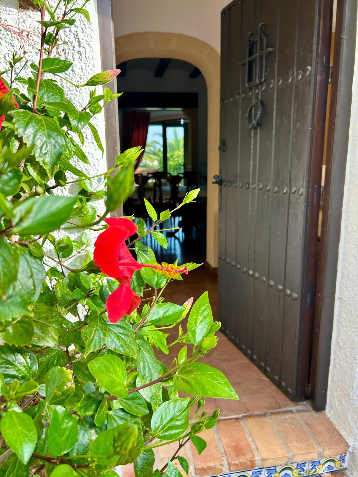 Traditionele mediterrane villa met uitzicht op de Montgó