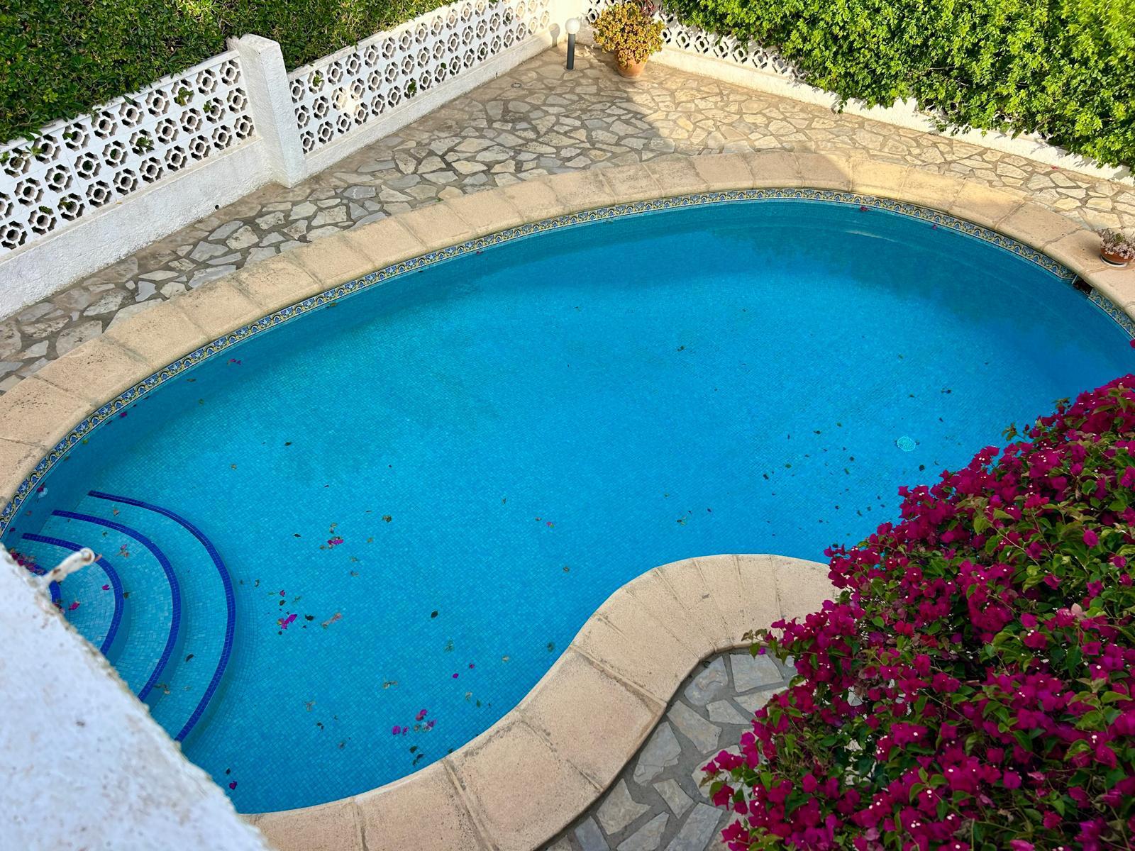 Traditionele mediterrane villa met uitzicht op de Montgó