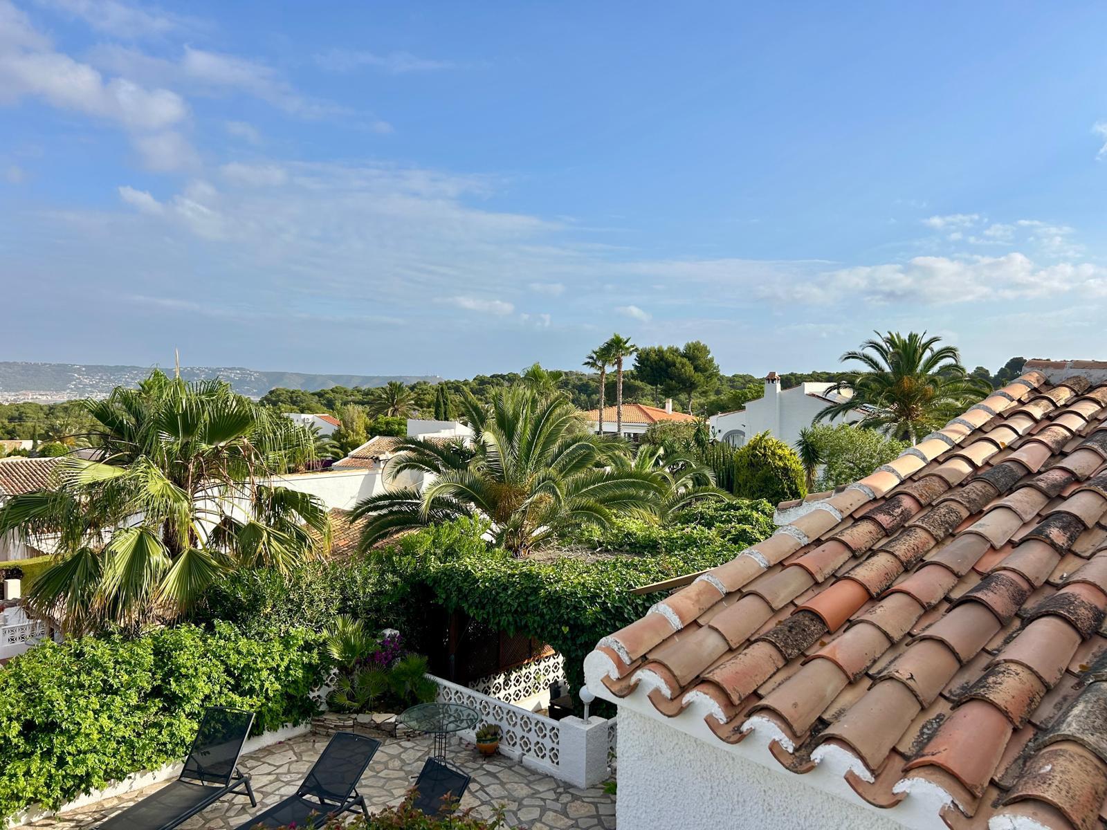 Traditionele mediterrane villa met uitzicht op de Montgó