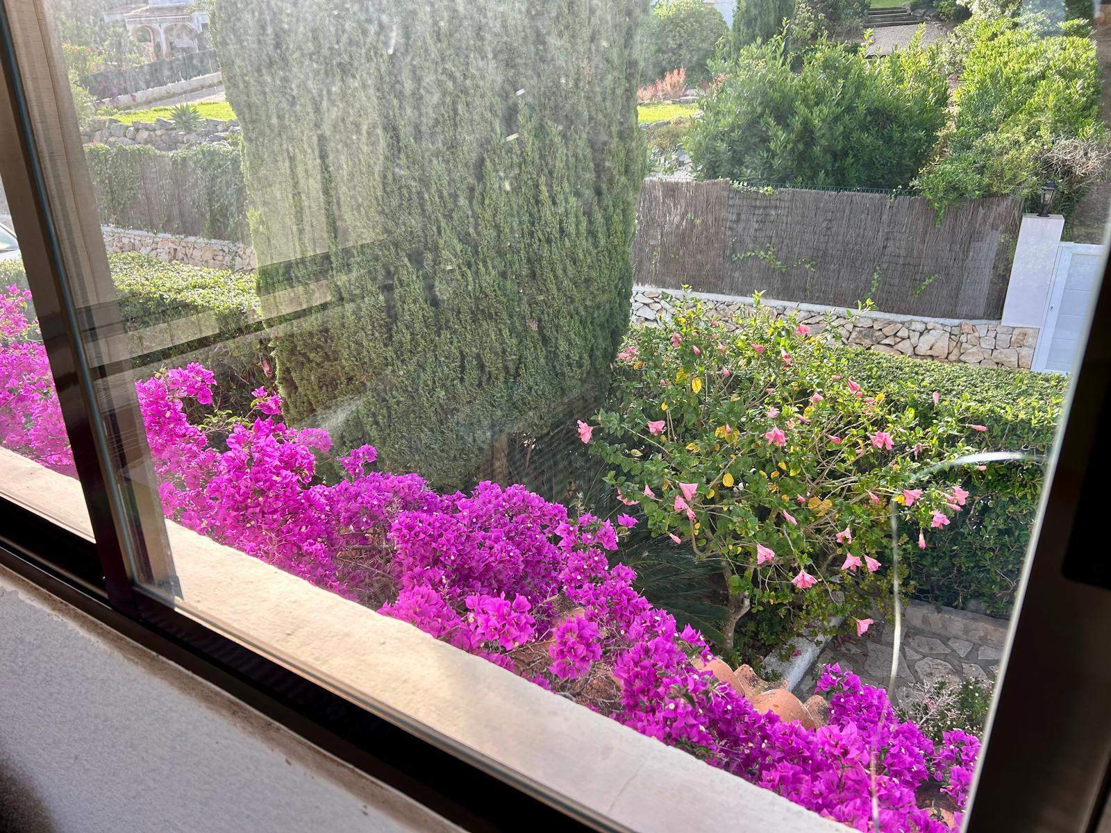 Traditionele mediterrane villa met uitzicht op de Montgó