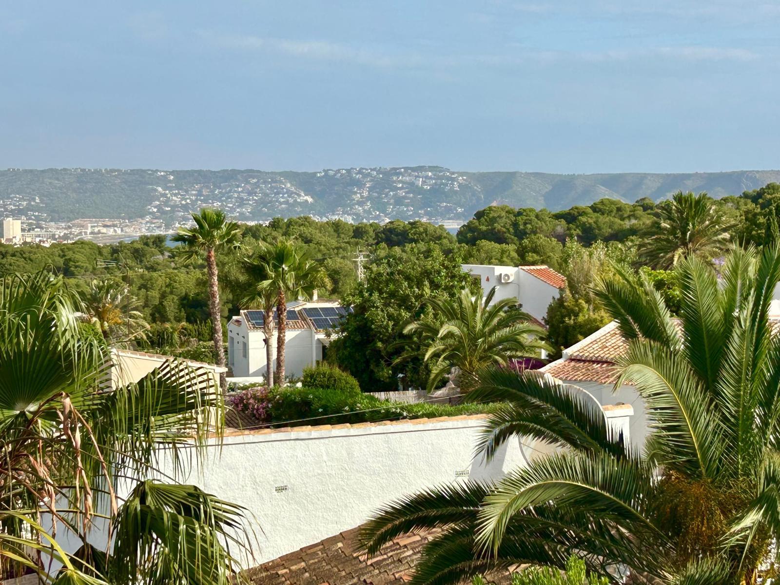 Traditionele mediterrane villa met uitzicht op de Montgó