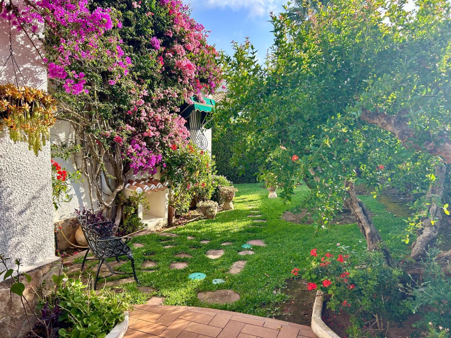 Traditionele mediterrane villa met uitzicht op de Montgó