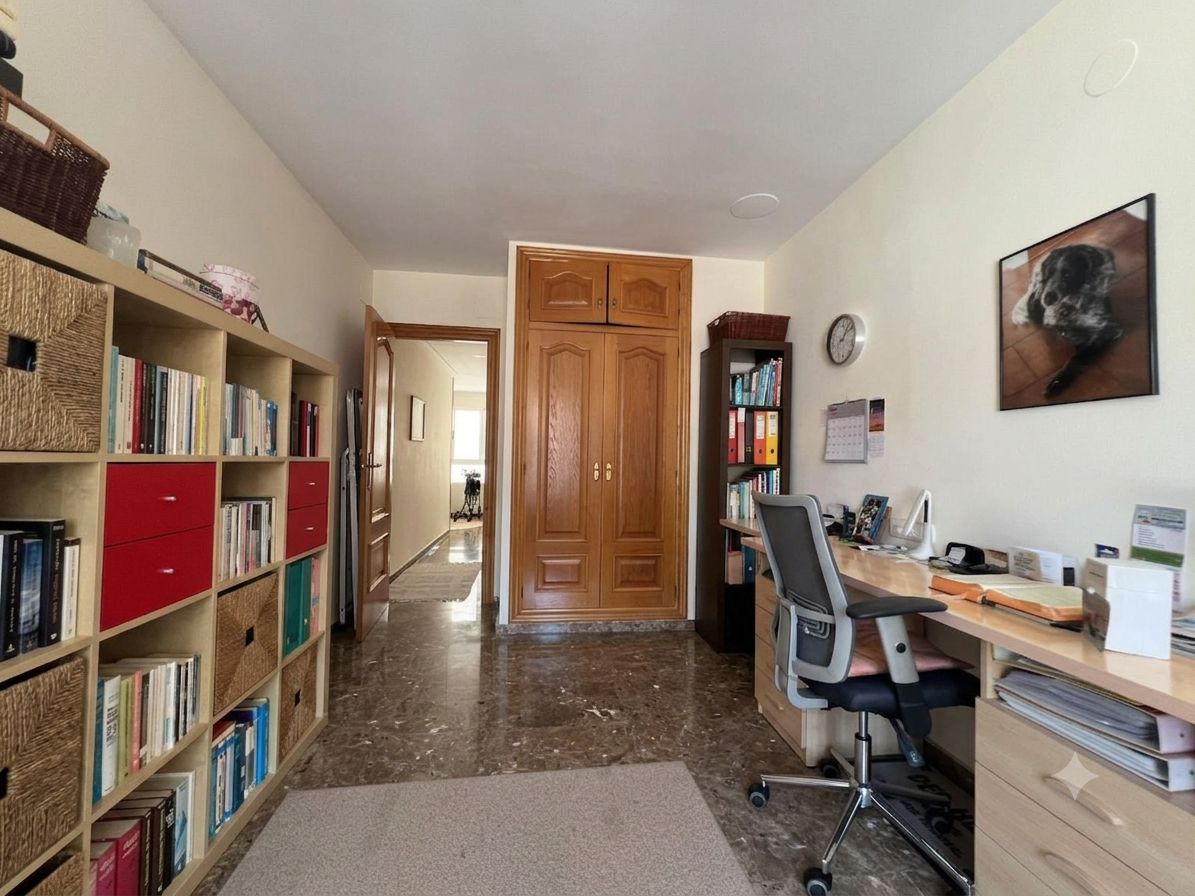 Amplio piso con garaje y trasteros en Pedreguer