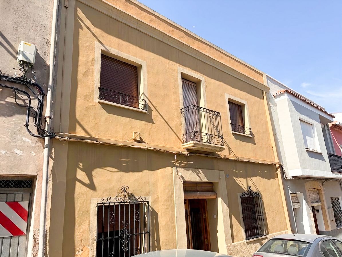 Encantadora casa con patio en Pedreguer