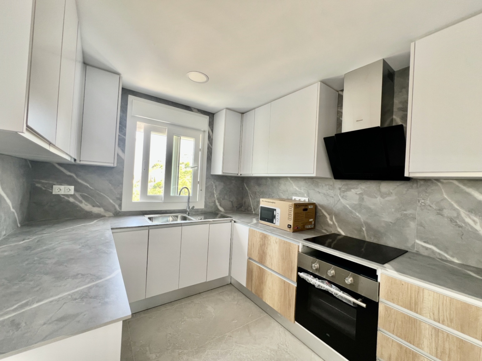 Brand new villa in Monte Solana with sea and mountain views.