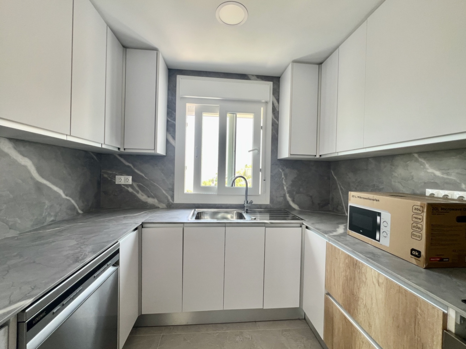 Brand new villa in Monte Solana with sea and mountain views.