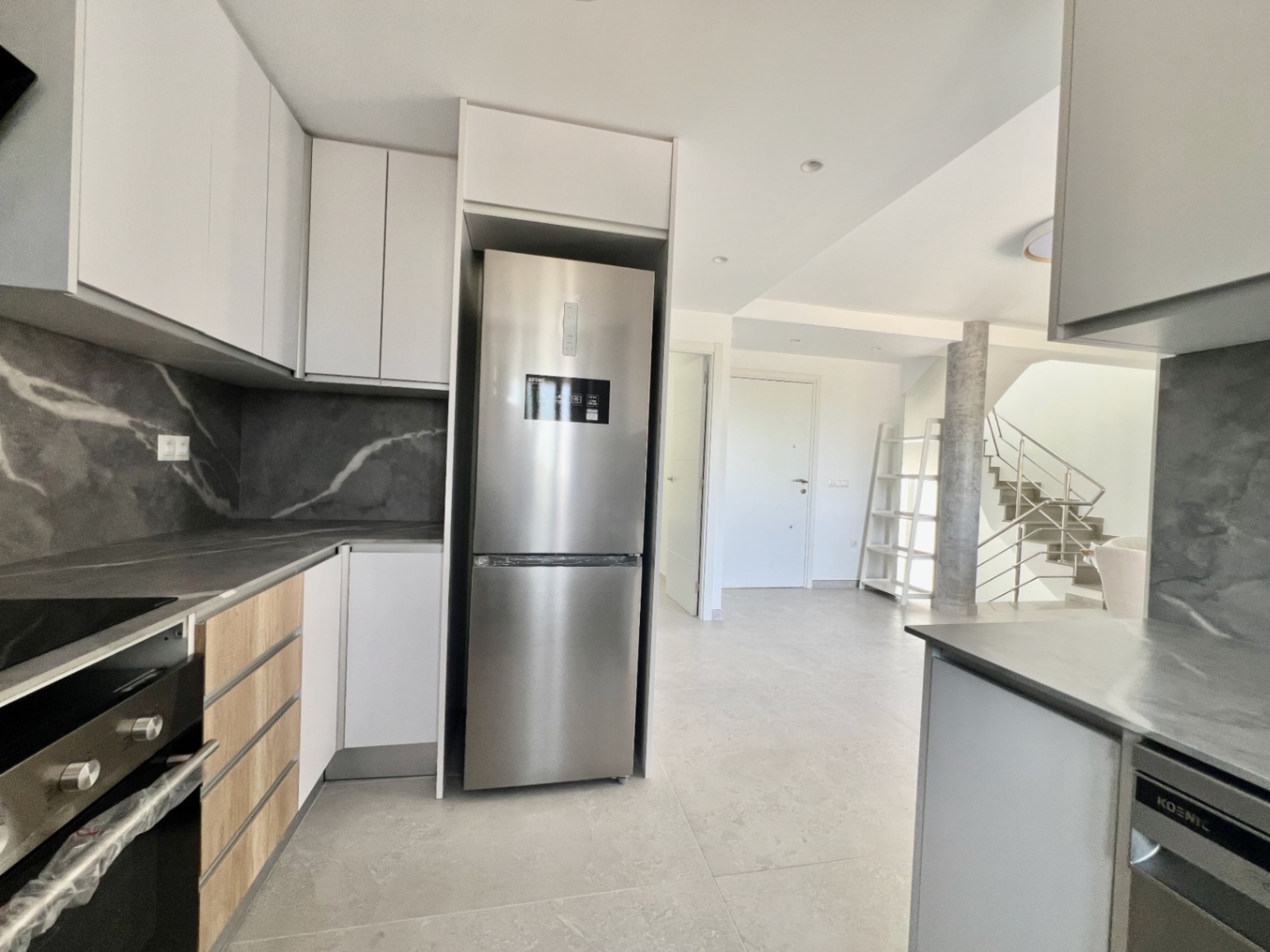 Brand new villa in Monte Solana with sea and mountain views.