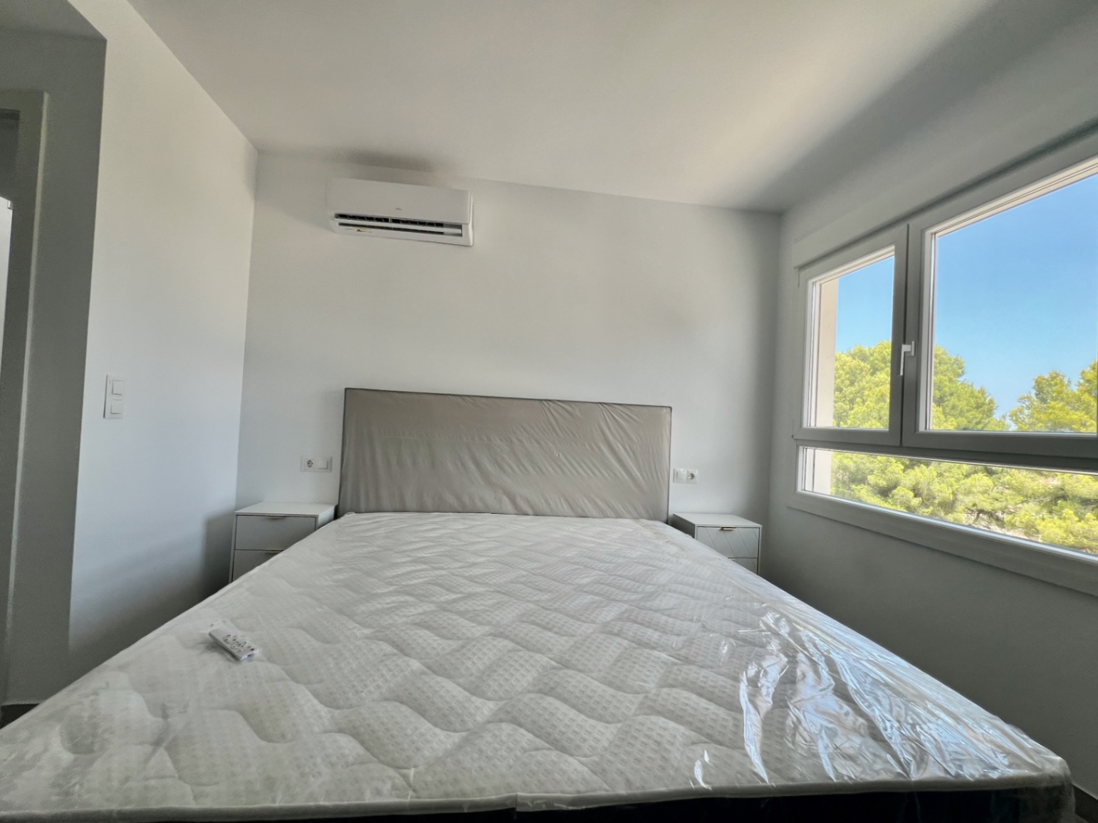 Brand new villa in Monte Solana with sea and mountain views.