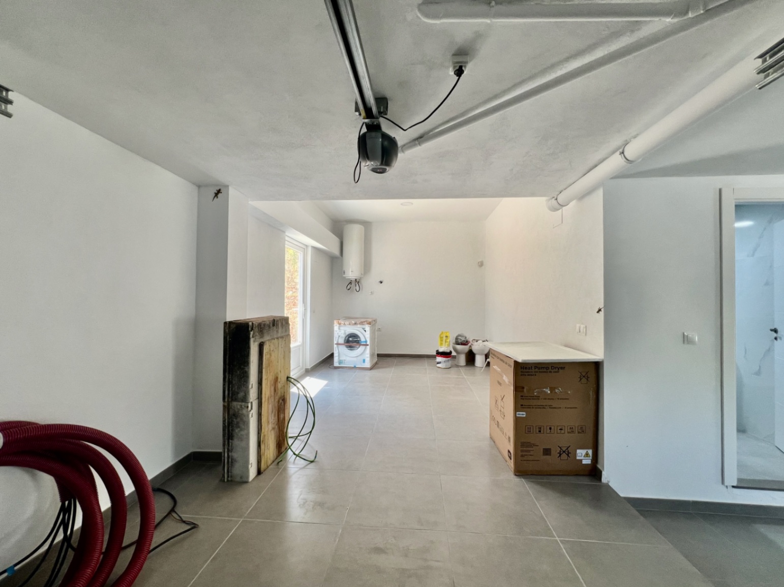 Brand new villa in Monte Solana with sea and mountain views.