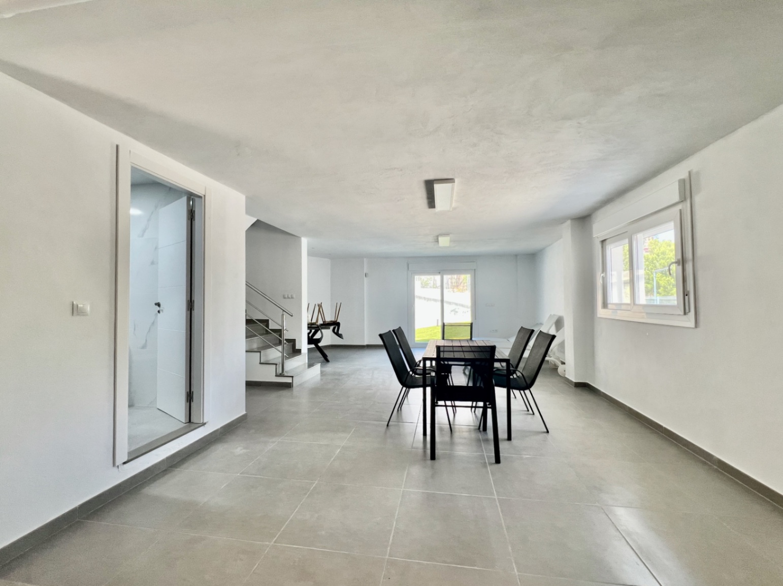 Brand new villa in Monte Solana with sea and mountain views.