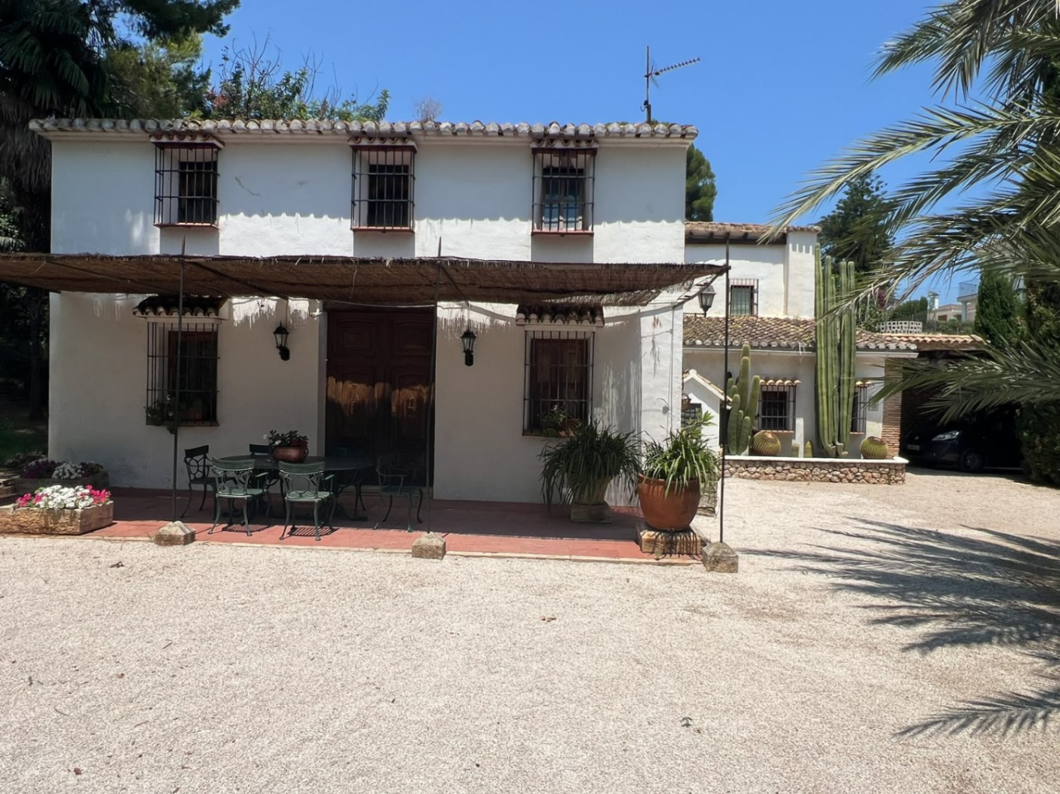 Opportunité unique à Pego : parcelle urbaine de 4 000 m2 avec de multiples options de développement.