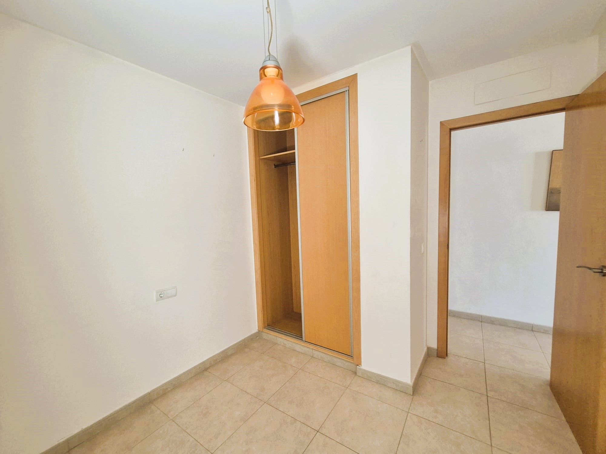 Unfurnished 3-bedroom apartment for rent in Gata de Gorgos