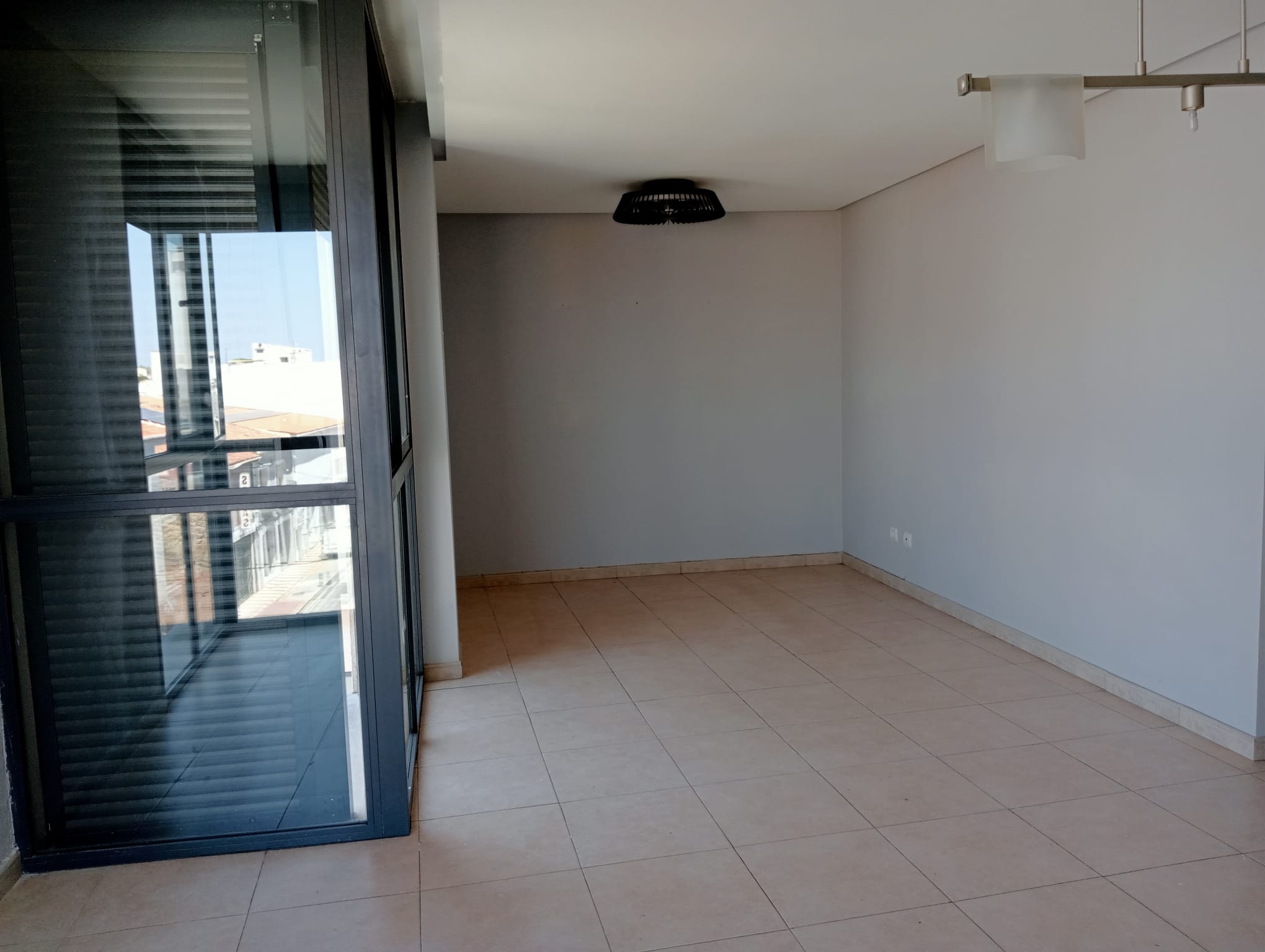 Unfurnished 3-bedroom apartment for rent in Gata de Gorgos